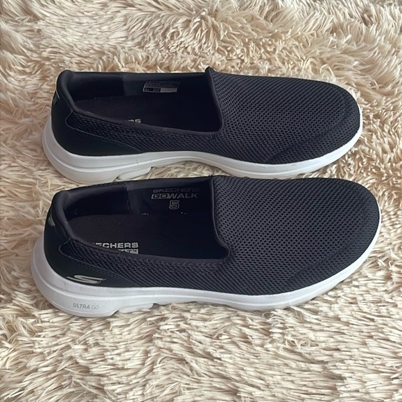 Ladies Slip on Shoes - Picture 3 of 4